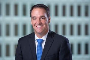 Press release image for Rob Tétrault Advises Caution on Investing in Small-Cap Electric Vehicle Stocks Amid Market Volatility