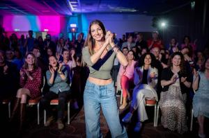 Press release image for Christiane Ischep at the Speaker Slam: Self-Worth in the Spotlight