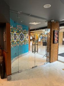 Press release image for Grouse Railing Unveils Vancouver-Area Glass Partition Capabilities for Modern Interiors