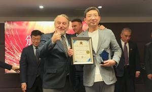 Press release image for Professor Xin Lyu Honored with Global Fred Award for AI Education Outstanding Contributor