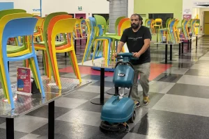 Same Crew, Same Standard, Zero Bleach: How Entretien Pro-Écolo Rose Above Montreal’s Race to the Bottom Entretien Pro-Écolo commercial cleaning team in a Montreal office, ecological products, stable crew since 2014